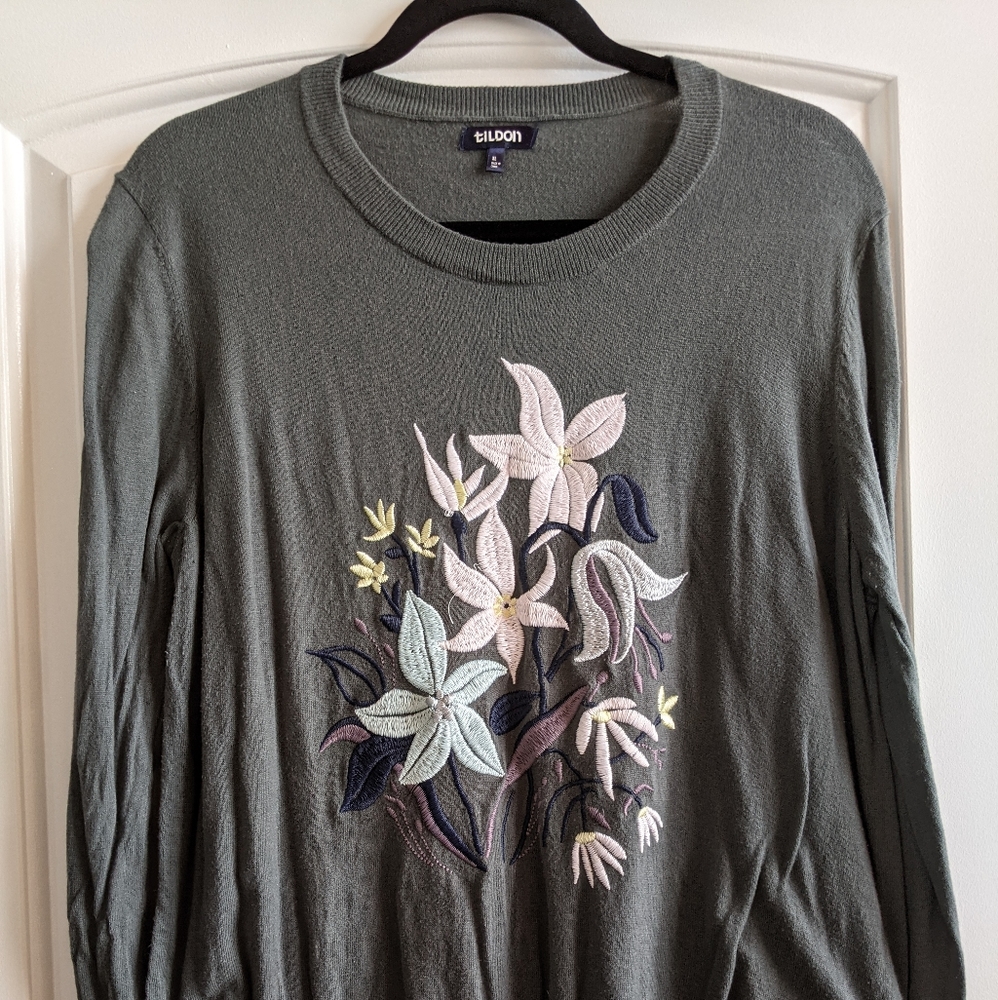 Grey sweater with flower embroidery